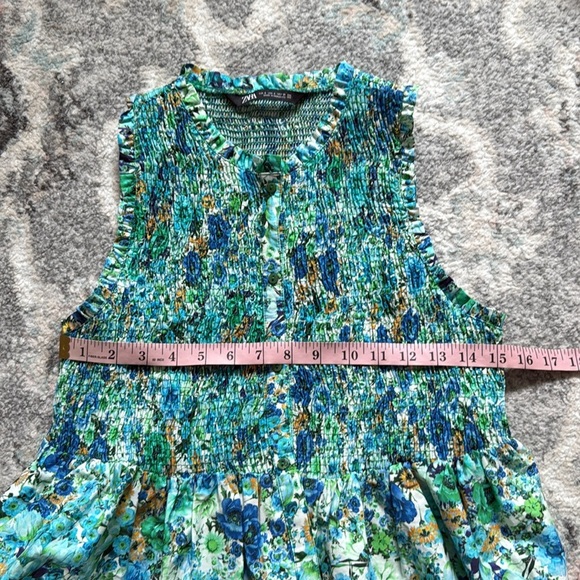 Zara Floral Smocked Button Up Shell - Picture 4 of 7